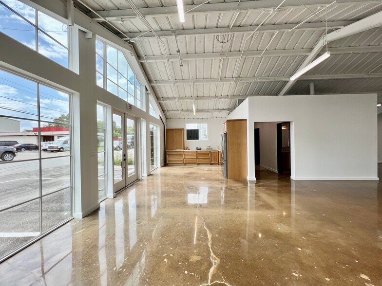 More Photos Of 2330 Langford St, Dallas Storefront For Sale