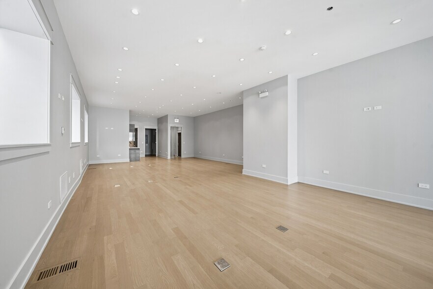 More Photos Of 619 W Randolph St, Chicago Restaurant For Sale