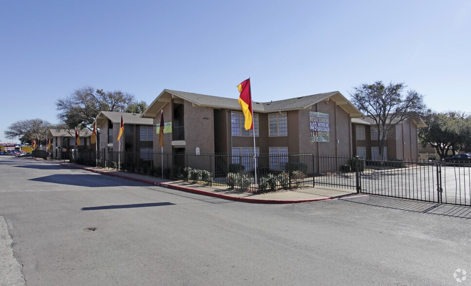 More Photos Of 2420 E Abram St, Arlington Apartments For Sale