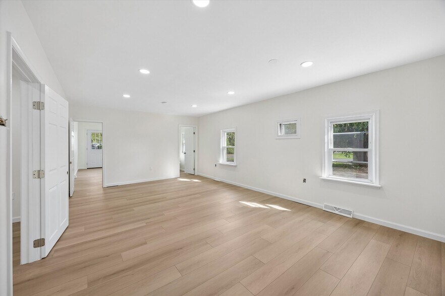 More Photos Of 102 Bristol Oxford Valley Rd, Langhorne Specialty For Lease