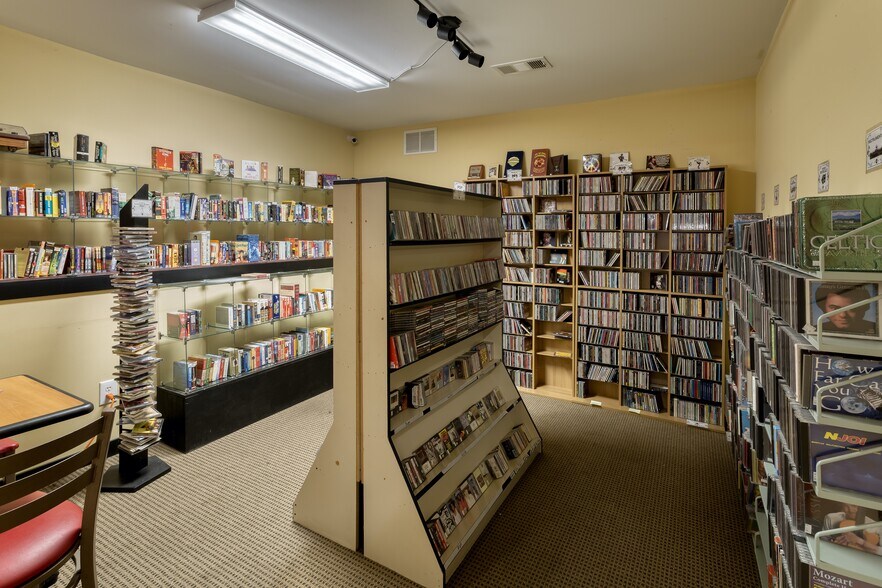 More Photos Of 462 E Henri De Tonti Blvd, Springdale Warehouse For Sale