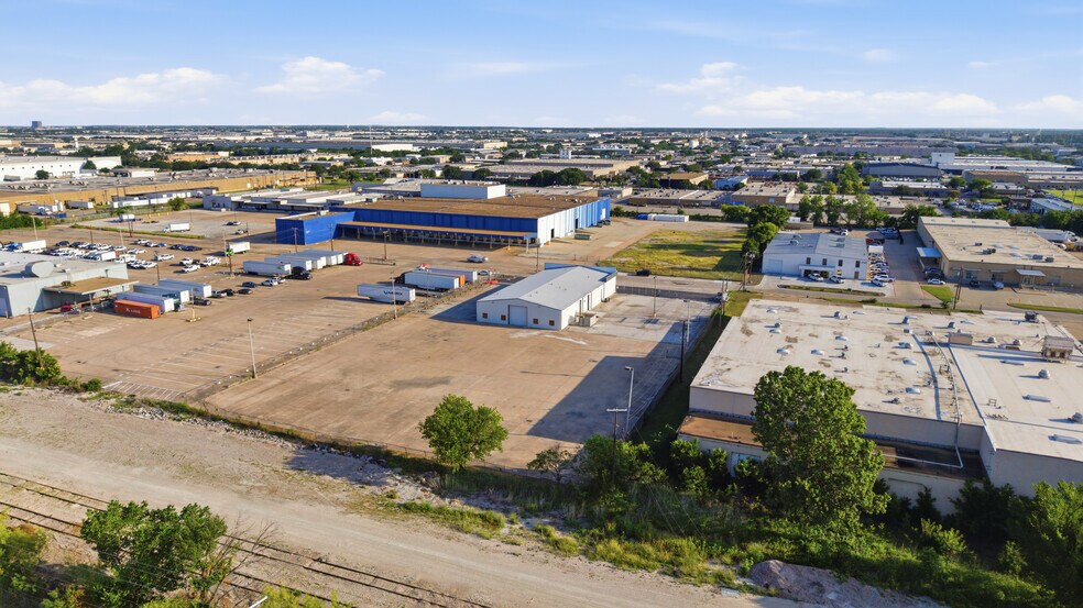 More Photos Of 2820 Oakland Ave, Garland Truck Terminal For Lease