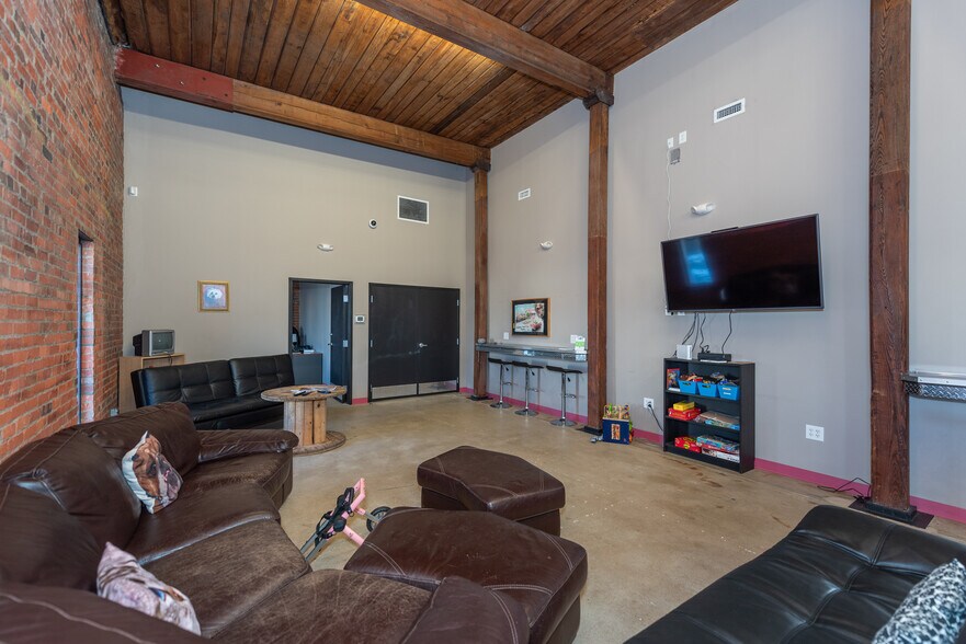 More Photos Of 1605 Rhoadmiller St, Richmond Office For Sale