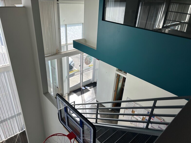 More Photos Of 4052-4058 Del Rey Ave, Marina Del Rey Loft Creative Space For Lease