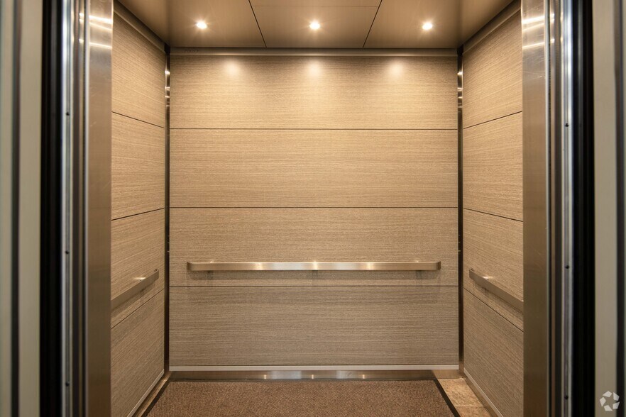 More Photos Of 1111 S Alpine Rd, Rockford Office Residential For Lease