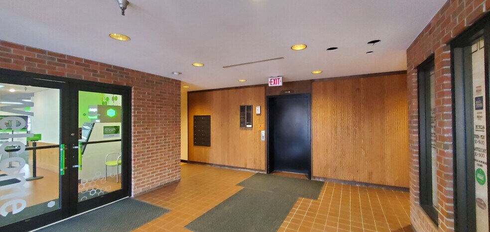 More Photos Of 1220 Meadow Rd, Northbrook Medical For Lease