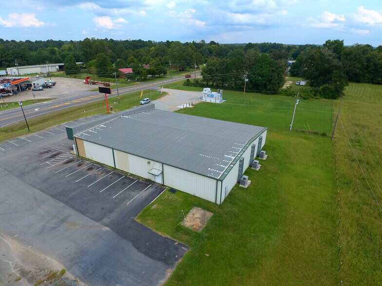 More Photos Of 1214 US Highway 82, Georgetown Freestanding For Lease