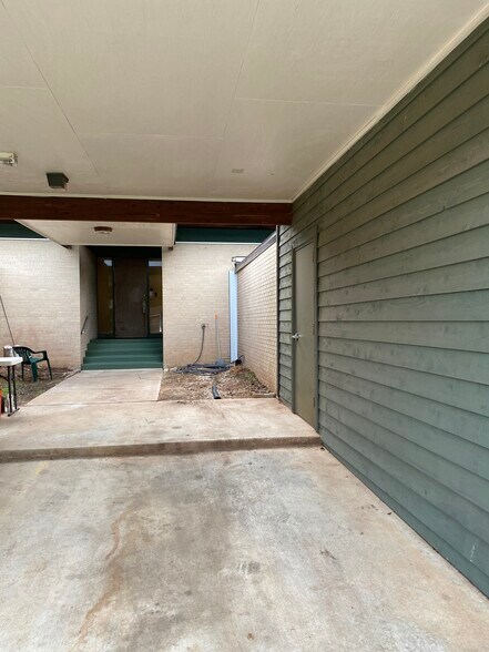 More Photos Of 9400 Village Green Dr, Shreveport Office For Lease