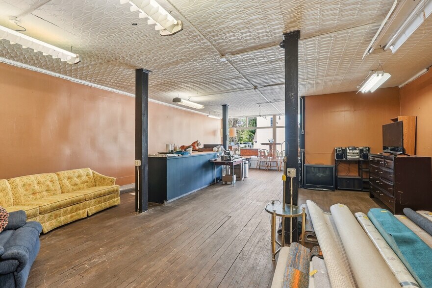 More Photos Of 31 S Front St, Burbank Storefront Retail Residential For Sale