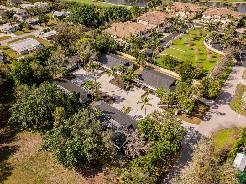 More Photos Of 2616 Lakeview Dr, Naples Apartments For Sale