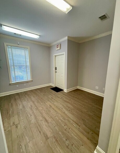 More Photos Of 200 Commercial Ct, Savannah Office For Lease
