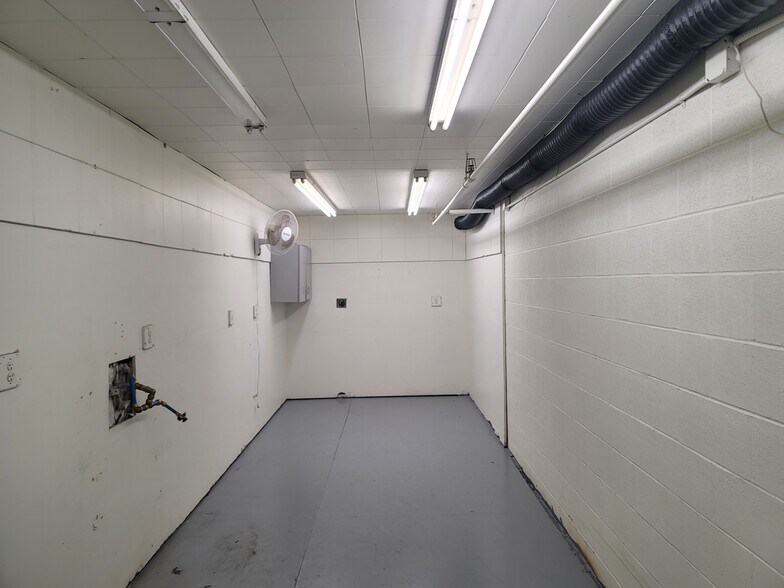 More Photos Of 800 S Rochester Ave, Ontario Warehouse For Lease