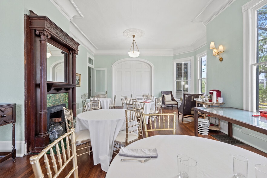 More Photos Of 1103 33rd St, Galveston Hotel For Sale