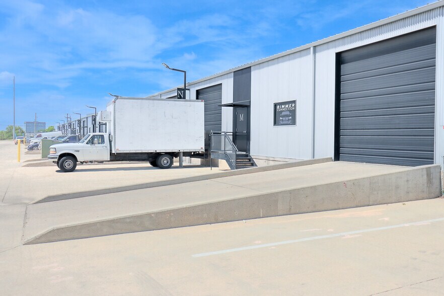 More Photos Of 1835 Empire Central Dr, Dallas Warehouse For Lease