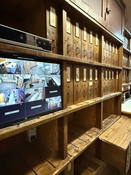 More Photos Of 4185-4187 Hamilton Ave, Cincinnati Storefront Retail Residential For Lease