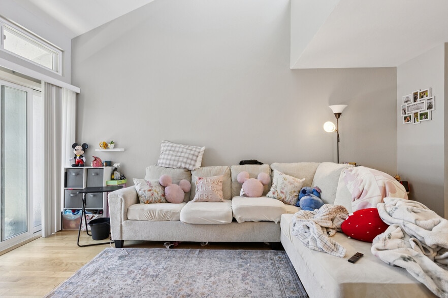 More Photos Of 1411 Oxford St, Redwood City Apartments For Sale
