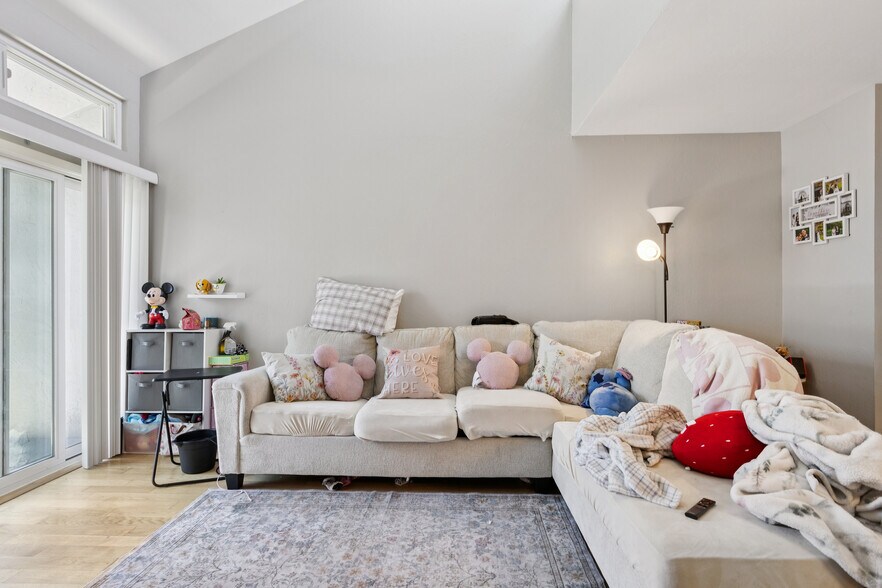 More Photos Of 1411 Oxford St, Redwood City Apartments For Sale