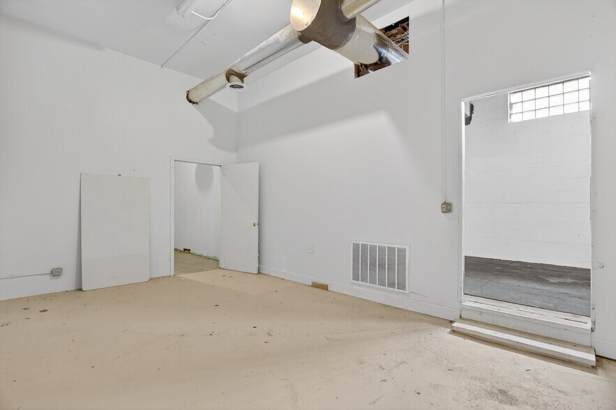 More Photos Of 2412-2414 N Robinson Ave, Oklahoma City Storefront Retail Office For Lease