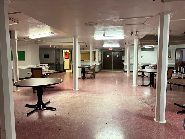 More Photos Of 540 SE Front St, De Kalb Skilled Nursing Facility For Sale