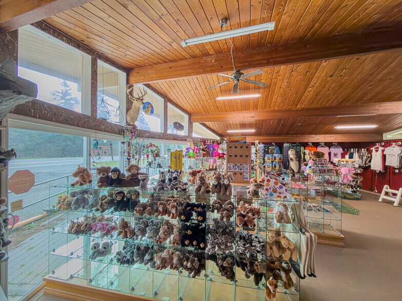 More Photos Of 46914 US-101, Bandon General Retail For Sale