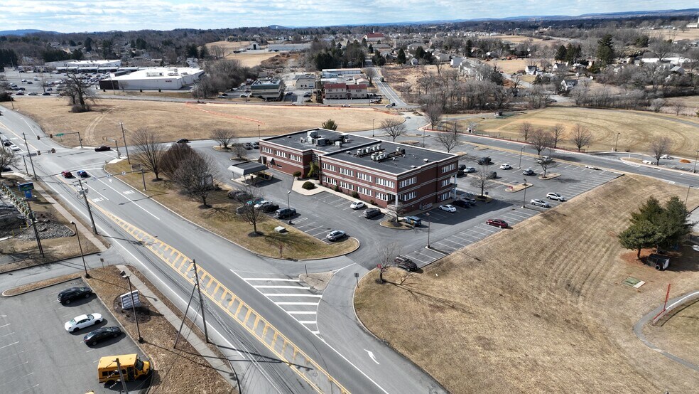 More Photos Of 2925 William Penn Hwy, Easton Office For Lease