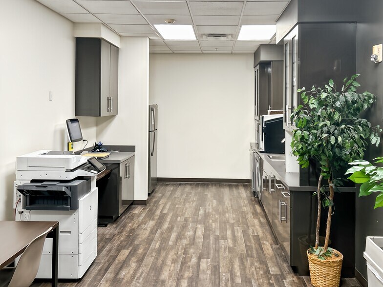 More Photos Of 200 NE Missouri Rd, Lee's Summit Coworking Space