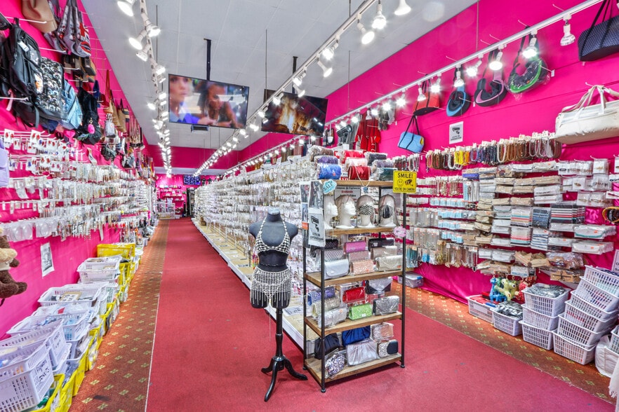 More Photos Of 1152 Santee Alley, Los Angeles Storefront For Lease