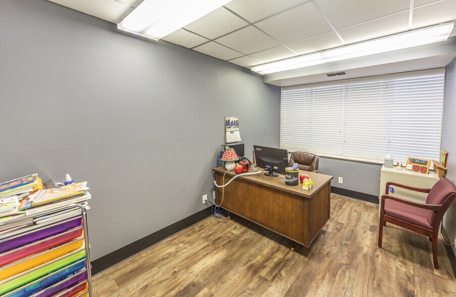 More Photos Of 5 Briercroft Office Park, Lubbock Office For Sale