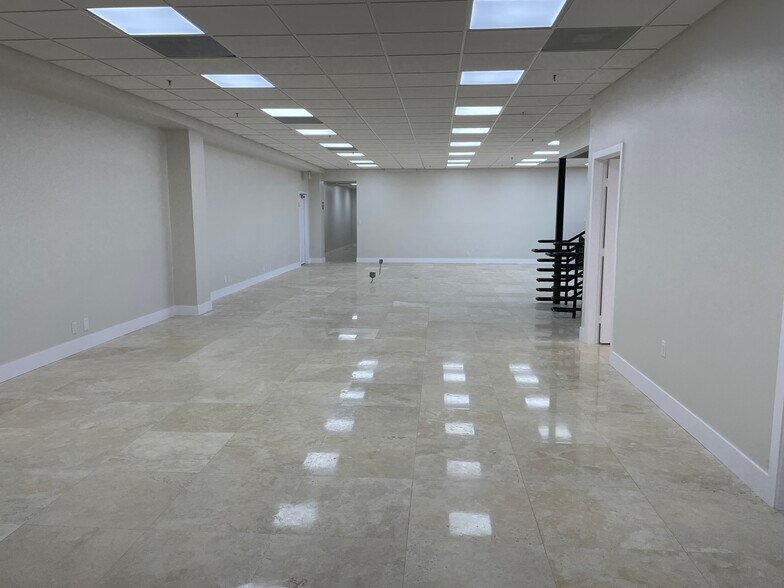 More Photos Of 3520-3560 NW 72nd Ave, Miami Warehouse For Lease