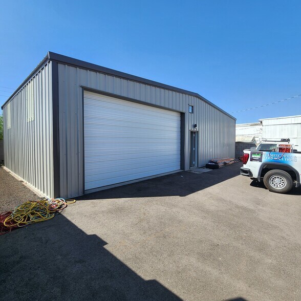 More Photos Of 8227 E Apache Trl, Mesa Flex For Lease