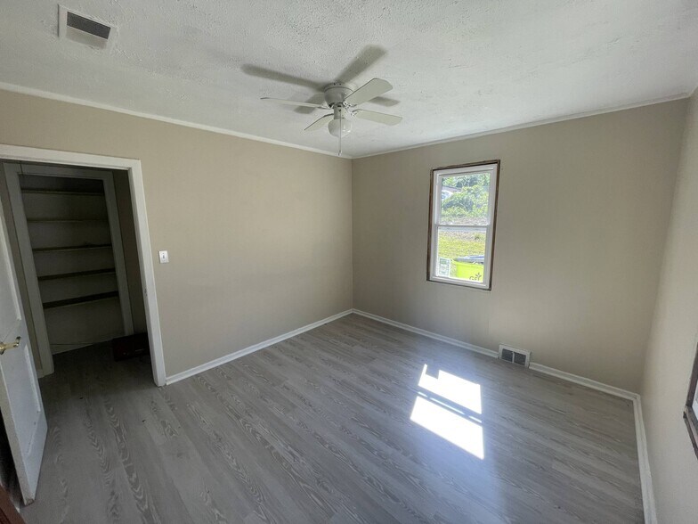 More Photos Of 1205 Loflin Rd, Aberdeen Industrial For Sale