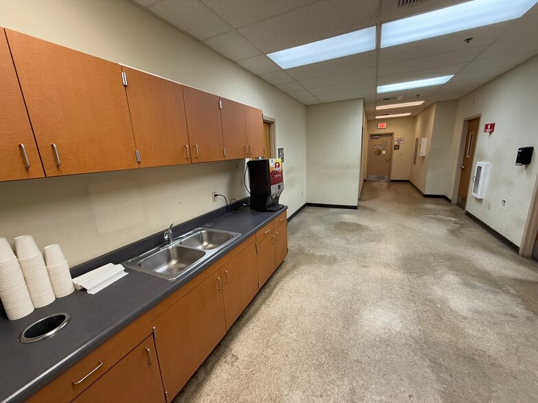 More Photos Of 34598 7th Standard Rd, Bakersfield Warehouse For Sale