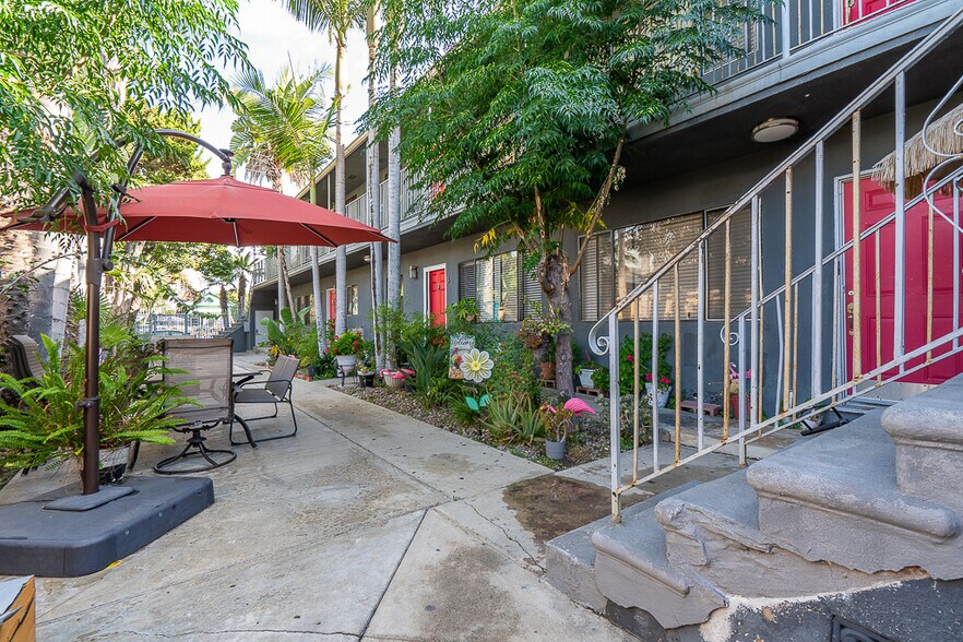 More Photos Of 1056 E 6th St, Long Beach Apartments For Sale