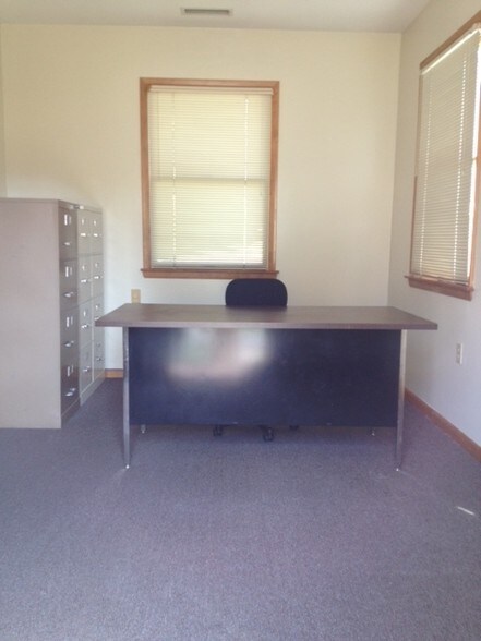More Photos Of 1244 Forrest Ave, Dover Office For Sale