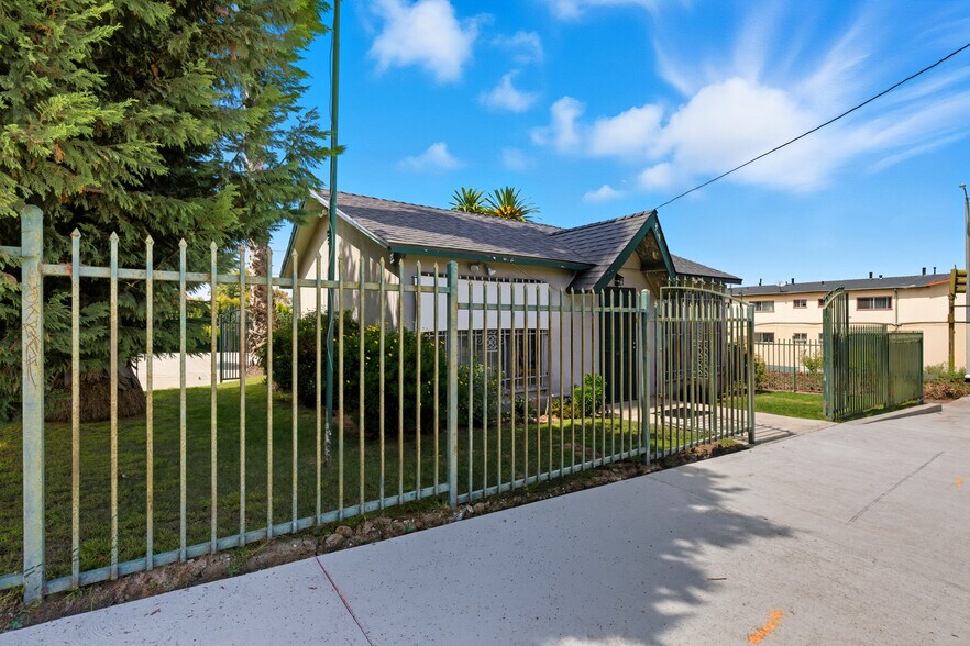 More Photos Of 7601 Crenshaw Blvd, Los Angeles Office For Lease