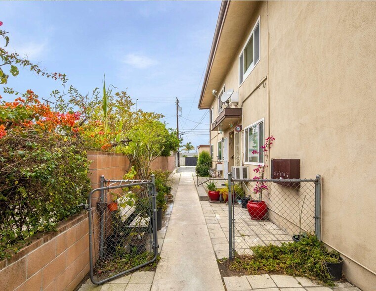 More Photos Of 525 N San Gabriel Ave, Azusa Apartments For Sale