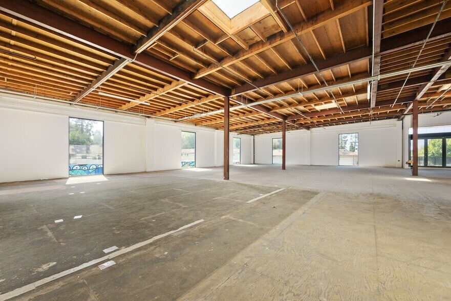More Photos Of 5830 Obama Blvd, Los Angeles Office For Sale