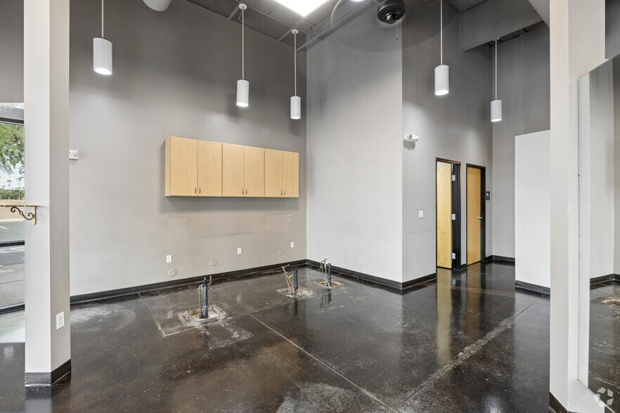 More Photos Of 1342 W Warner Rd, Tempe Unknown For Lease
