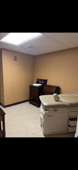 More Photos Of 412 Ewan Rd, Mullica Hill Medical For Lease