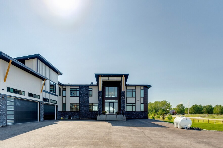 More Photos Of 48017 Harvest Ln E, Foothills Specialty For Sale