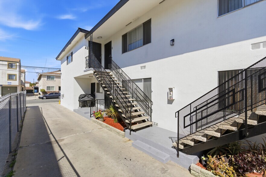 More Photos Of 11936 Grevillea Ave, Hawthorne Apartments For Sale