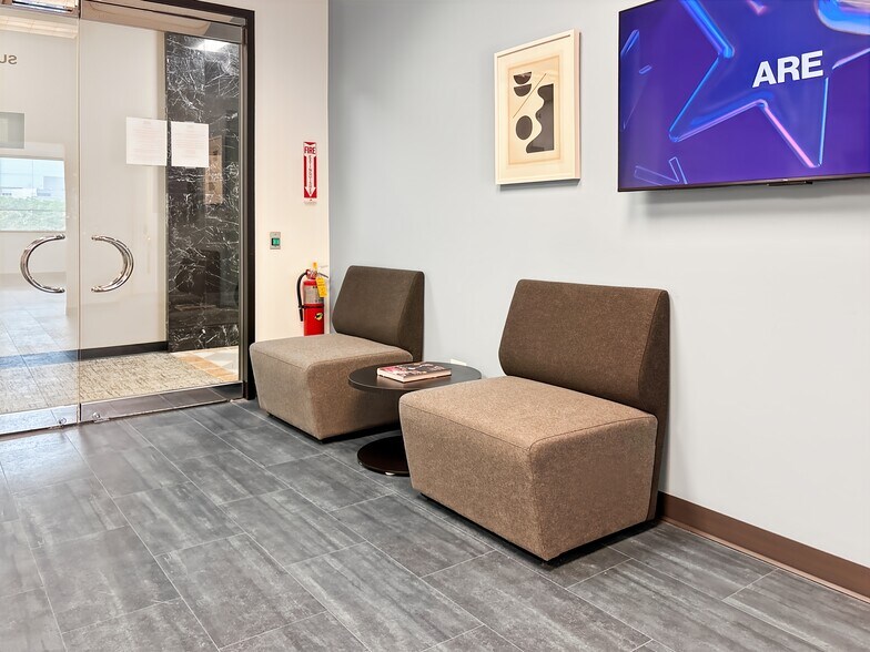 More Photos Of 1560 Wall St, Naperville Coworking Space