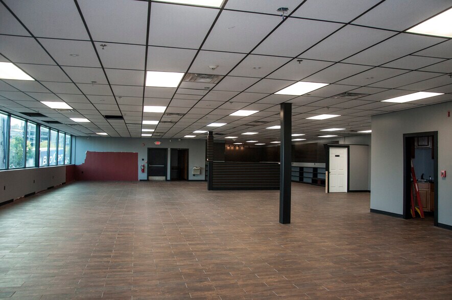 More Photos Of 701 S Crouse Ave, Syracuse Freestanding For Lease