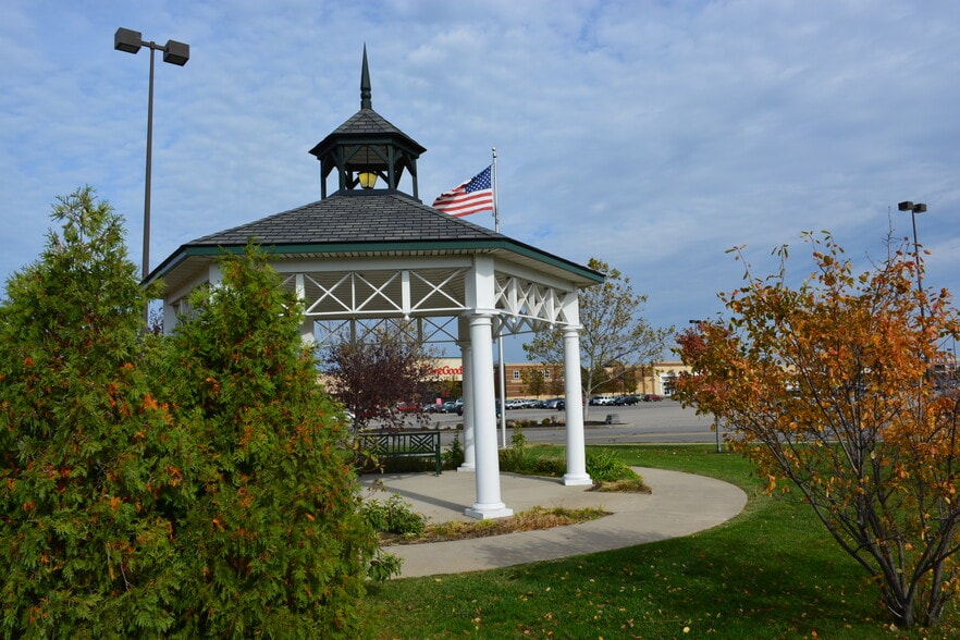 More Photos Of 913-1070 Holt Rd, Webster Unknown For Lease