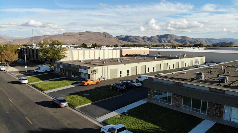 More Photos Of 395 Freeport Blvd, Sparks Showroom For Lease