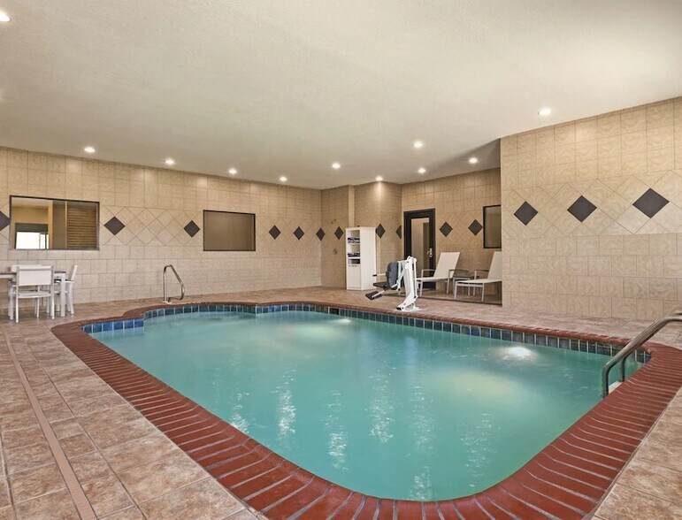 More Photos Of 5760 I 55 S, Byram Hotel For Sale