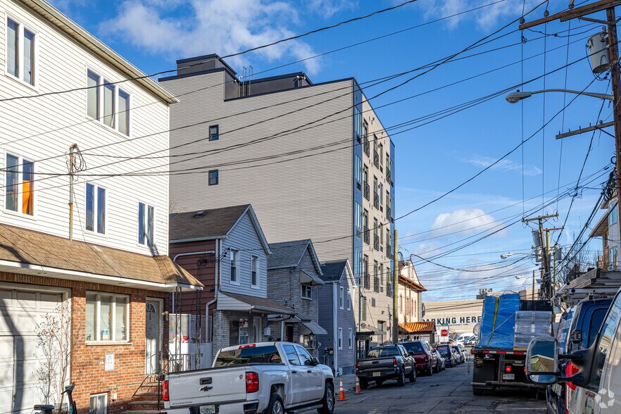 More Photos Of 5 Merchant St, Newark Apartments For Lease