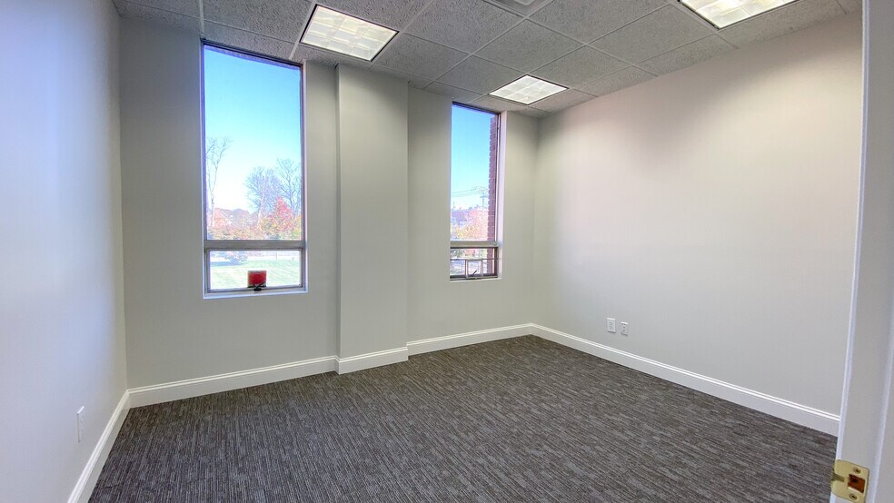 More Photos Of 80 Maple Ave, Smithtown Office For Lease