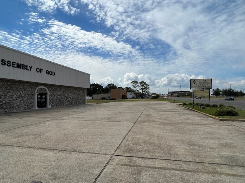 More Photos Of 3001 New Highway 51, La Place Religious Facility For Lease