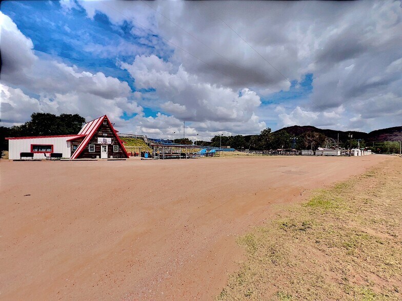 More Photos Of 14683 OK-44A, Lone Wolf Amusement Park For Sale